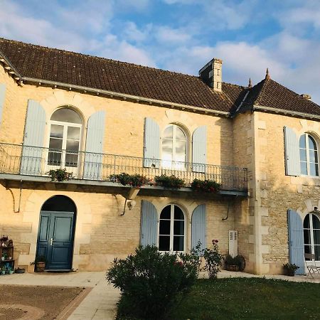 Les Clos Bleus Neuville-du-Poitou Esterno foto