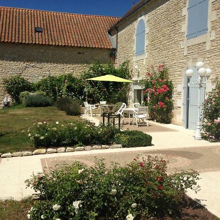 Les Clos Bleus Neuville-du-Poitou Esterno foto