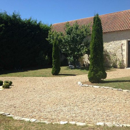 Les Clos Bleus Neuville-du-Poitou Esterno foto