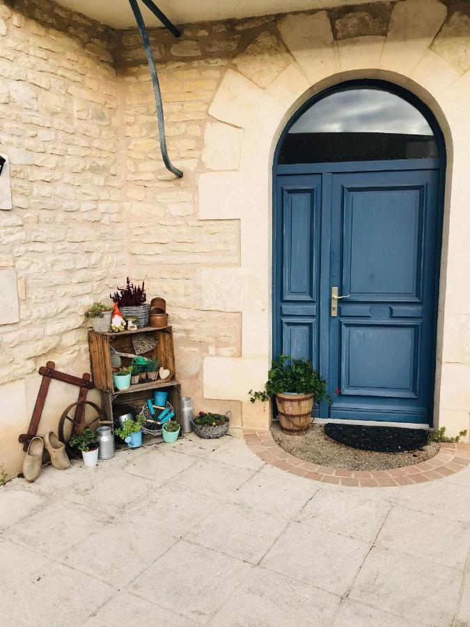 Les Clos Bleus Neuville-du-Poitou Esterno foto