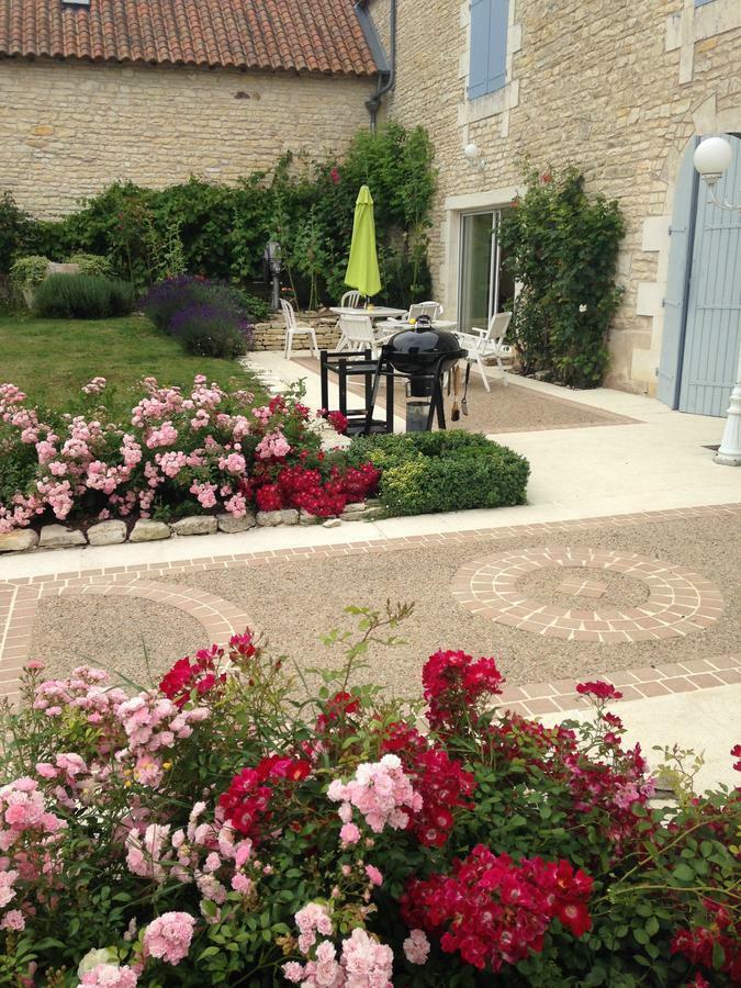 Les Clos Bleus Neuville-du-Poitou Esterno foto