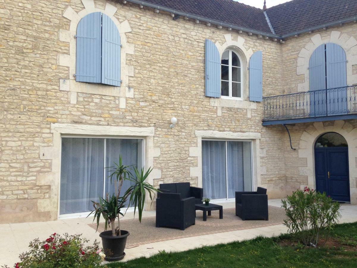 Les Clos Bleus Neuville-du-Poitou Esterno foto