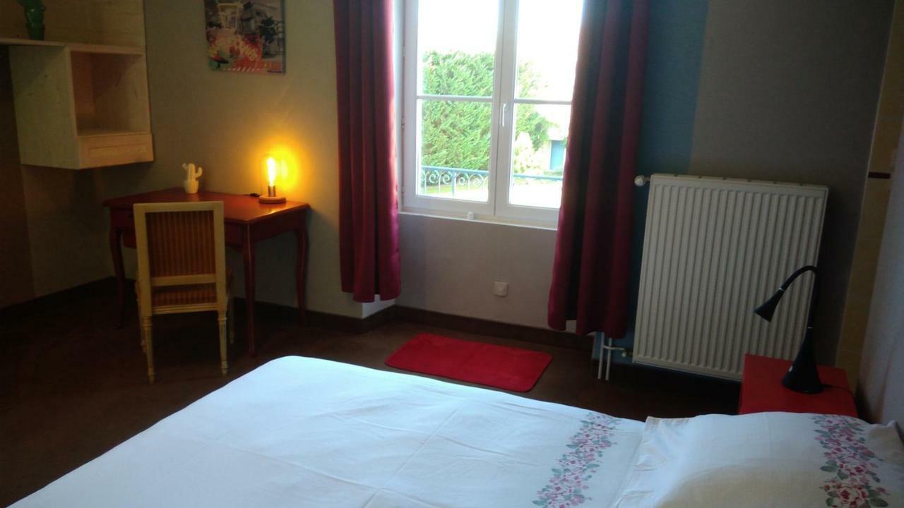 Les Clos Bleus Neuville-du-Poitou Esterno foto
